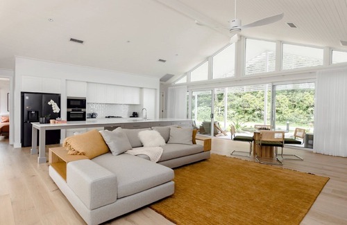 Avoca Beach House | Resort style living with pool, tennis court and beach