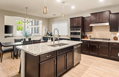 San Tan Valley House | Resort-Style Pool & Hot Tub Clean, Bright Luxury