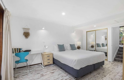 Korora House | Resort Style Pool, Walk to Beach, Pool House, Pet-Friendly