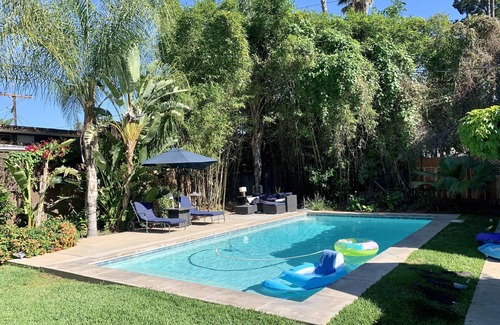 Woodland Hills House | Resort style single level contemporary home with pool