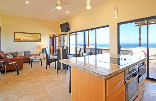 La Ventana Apartment | Resort-style Stay with Ocean Views, Pool, BBQ, Gym