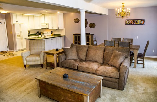Fairfield Glade Condo | ðResort Vacations at Fairfield Glade TN Remodeled 2 bdr Lake Front Condo, space for extra guests!