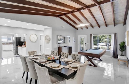 Lighthouse Point Villa | Resort Villa 6BR Heated Pool Beach Volleyball Game Room Mini Golf