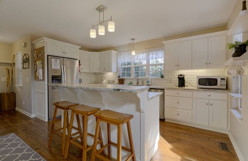 Helen House | Rest and Be Thankful - Modern Family Retreat w/Hot tub Near Downtown Helen