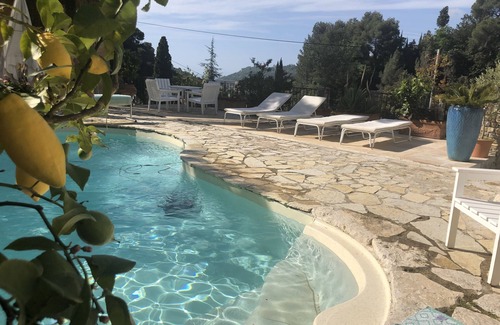 Menton House | Rest and nature in Menton, sea and private pool. Pet-friendly.