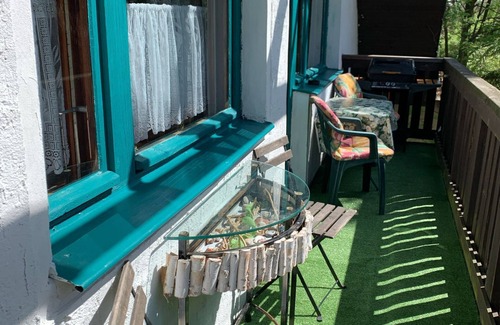 Szczytno Apartment | Rest Apartment with charm of a picturesque home with a silk paintings gallery