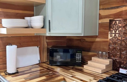 Sugar Tree Cabin | Rest & Go! Cozy Cedar Cottage off of I40 Exit 126