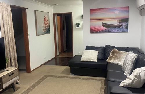 Lake Albert House | Rest, Relax and Recoup