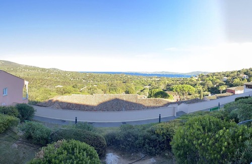 Les Restanques Apartment | Restanques Golfe St-Tropez Charming apartment with exceptional sea view. Grimaud - Holiday Club