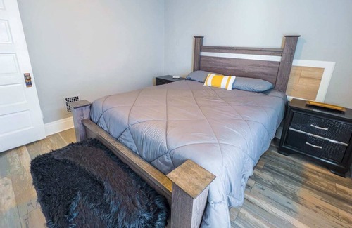 Niagara Falls Apartment | Restful 3 bedroom Minutes From Falls & Casino on the American Side!