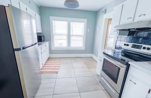 Niagara Falls Apartment | Restful 3 bedroom Minutes From Falls & Casino on the American Side!