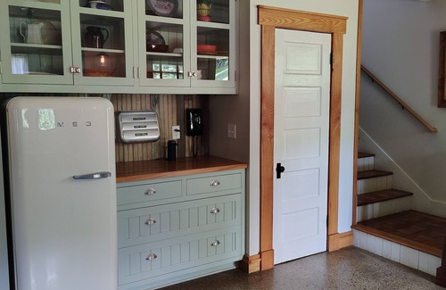 Marshall House | Restful Dawn Rustic meets Luxury. Hot Tub, Outdoor Shower, Mini Gym & Fire Pit