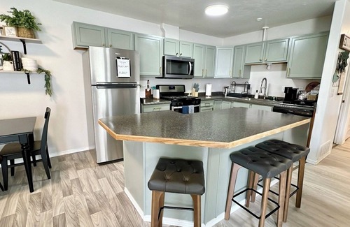 University Area Apartment | Restful Nest B 3bd&2ba in Midtown ANC