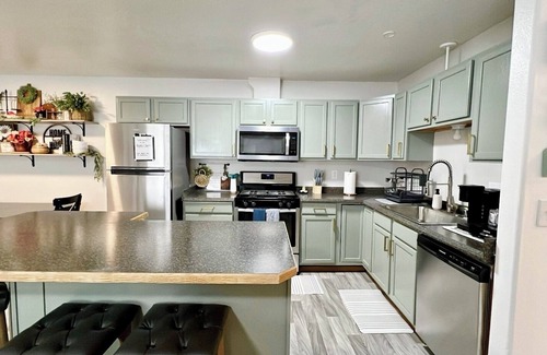 University Area Apartment | Restful Nest B 3bd&2ba in Midtown ANC
