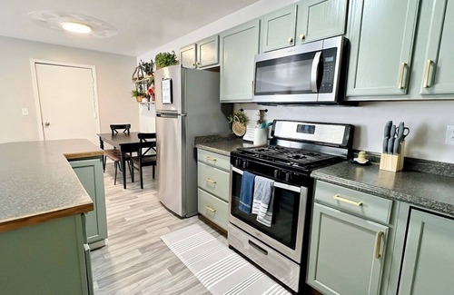 University Area Apartment | Restful Nest B 3bd&2ba in Midtown ANC