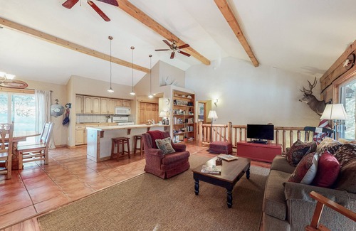 San Juan River Village House | Restful retreat with stunning views, WiFi, furnished deck & jetted tub