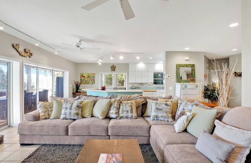 Bald Head Island House | Resting Beach Face! 5BR estate on Golf Course w/3Decks, 2Fireplaces & Sundeck