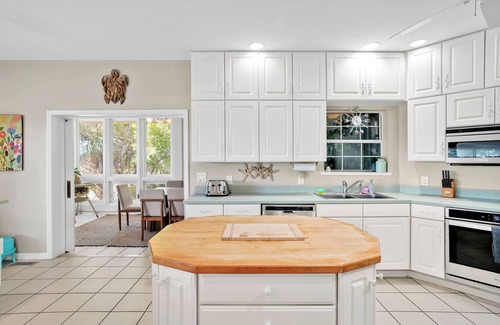 Bald Head Island House | Resting Beach Face! 5BR estate on Golf Course w/3Decks, 2Fireplaces & Sundeck