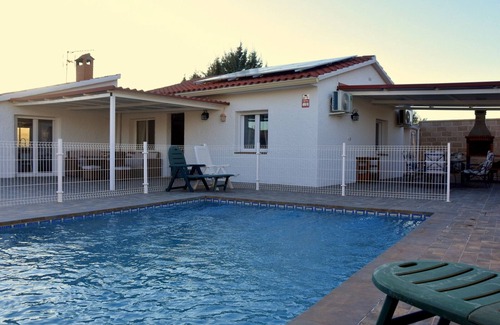 Escalona Cottage | Resting place with swimming pool, garden, BBKA. Fluvial Beach. Toledo and Puy Du Fou