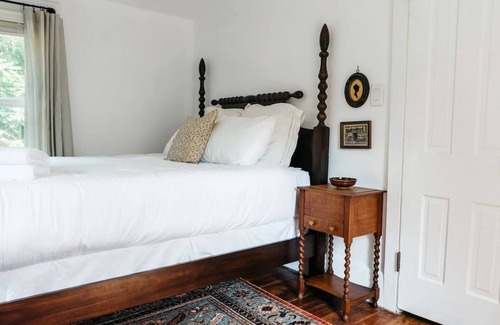 Ulster Park House | Restored 1890's Farmhouse near Kingston