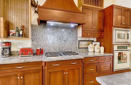 Cazadero Bed & Breakfast | Restored 1890's Historic Inn near coast and hiking!