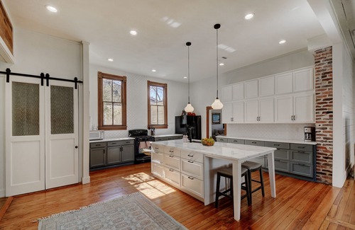 Smithville House | Restored 3BR/2BA Home in Smithville's Historic District-10 min. walk to downtown