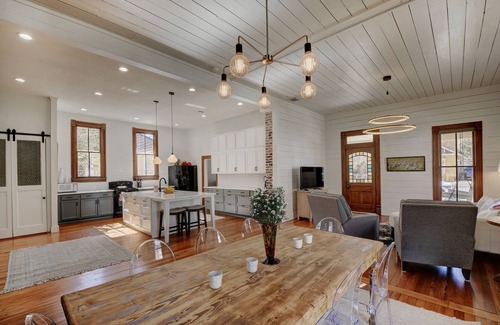 Smithville House | Restored 3BR/2BA Home in Smithville's Historic District-10 min. walk to downtown
