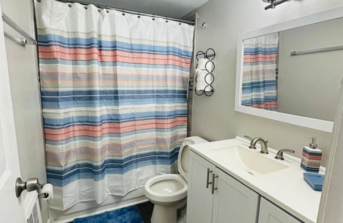 Amberley Village Apartment | Retreat for Modern Travelers -Stylish Apartment