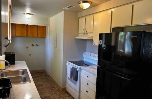 Medford House | Retreat Near Hospital w/Self Check-in + Laundry