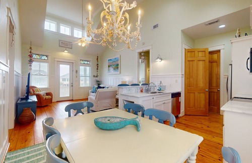 Port Bolivar House | Retreat | Steps to Beach | Large Deck | Family Fun