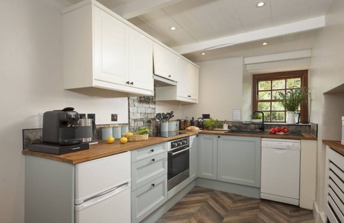 Carnhell Green Cottage | Retreat to somewhere utterly spellbinding - This charming 17th Century former farm cottage oozes pea