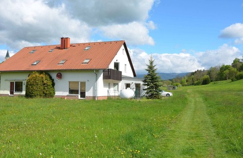 Dolni Lanov Apartment | Retreat with Garden Views