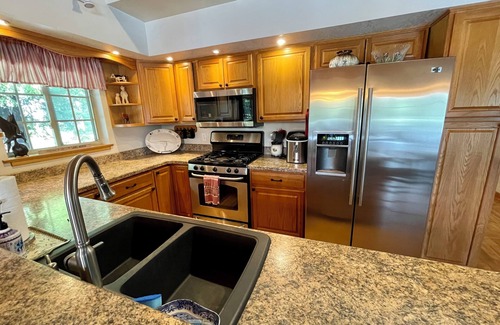 Cambridge Springs House | RetreatsReunions-3 Lake Homes-30+guests-Space,Comfort,Firepits,Sunsets,Amenities