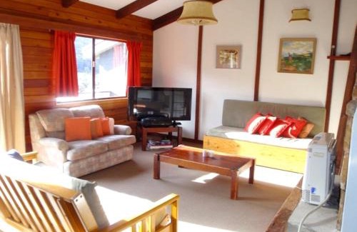 Thredbo Apartment | Retro 2 Bedroom Apartment
