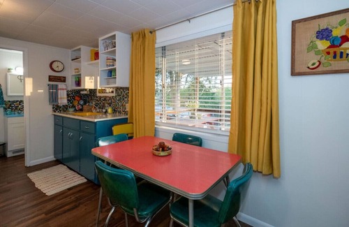 Kimberling City Cabin | Retro Cabin on Table Rock Lake