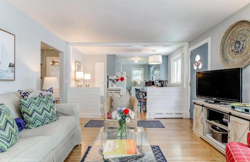 Newport East House | Retro Chic Vibes By The Beach
