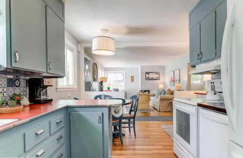 Newport East House | Retro Chic Vibes By The Beach
