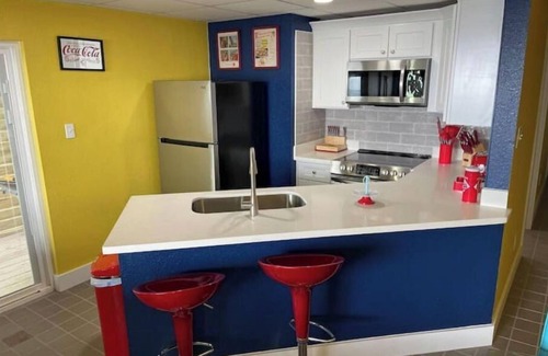 Bacliff House | Retro Diner BNB Pool/HotTub Deck