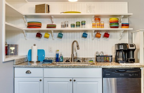 Fountain Square House | Retro-Inspired Indy Home: Walk to Fountain Square!