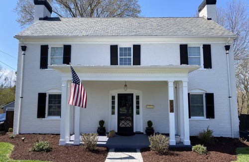 Lynchburg House | Retro Modern Restored 1930's-Home Near Downtown Lynchburg & LU