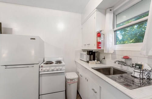 Nahcotta House | Retro motel suite close to Willapa Bay with WiFi, firepit & full kitchen