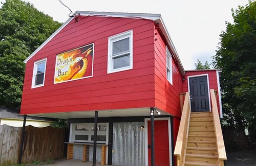 Cortland House | Retro on Maple Avenue