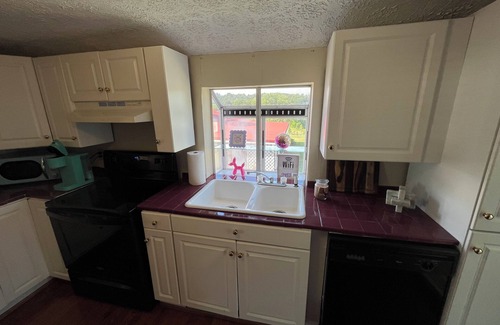 Bristol House | Retro Retreat! 2BR, 1 Bath Home with WiFi, AC in wonderful Bristol, VA