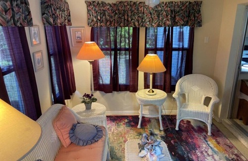 Englewood South House | Retro Retreat – Canal-Front 2BR Close to Beach
