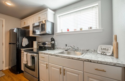 West Bountiful Apartment | Retro Retreat - Full Kitchen, Near Downtown SLC .