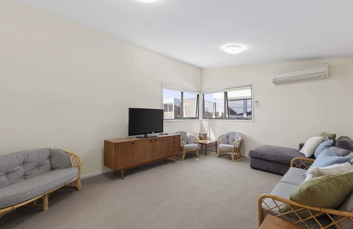Anglesea House | Retro Twist , Modern Town House
