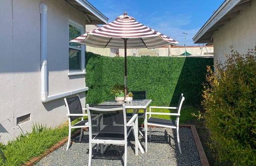 Eastside Condo | Retro Vibes - Updated 1950s 1 Br/1 bath Duplex Unit