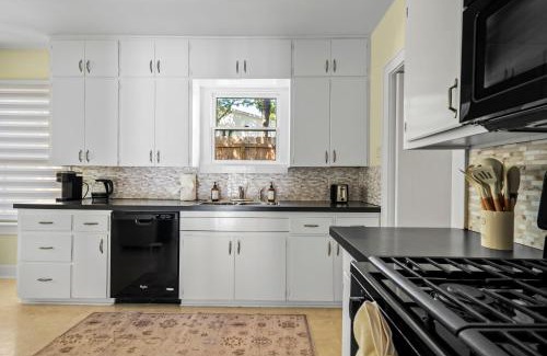 Zilker House | Retro Vibes & Zilker Views - Music House by Zilker