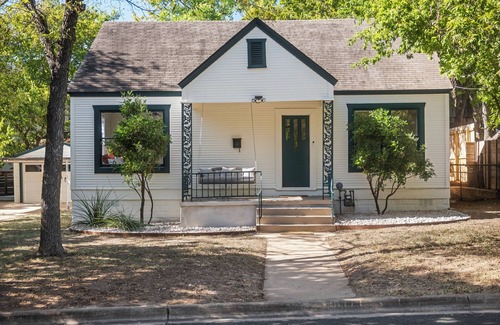 Zilker House | Retro Vibes & Zilker Views: Music House by ACL