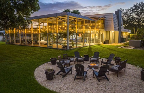 Davie Villa | Reunion Resort 7 BR with POOL & Fun-spaces